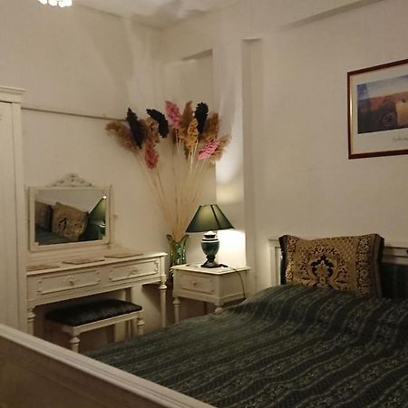 One Bedroom Apartment French Embassy Бухарест Экстерьер фото