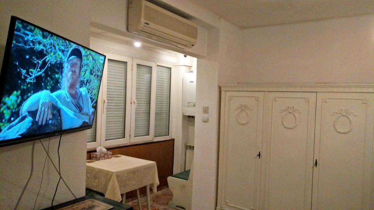 One Bedroom Apartment French Embassy Бухарест Экстерьер фото