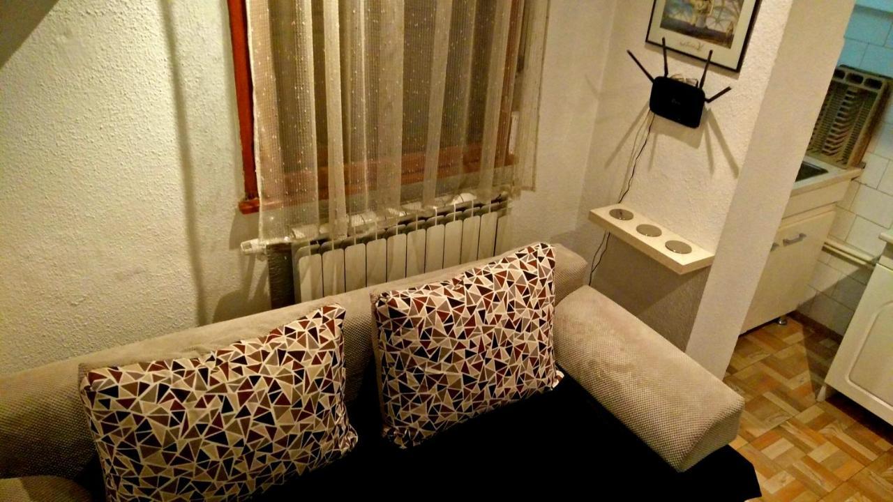 One Bedroom Apartment French Embassy Бухарест Экстерьер фото