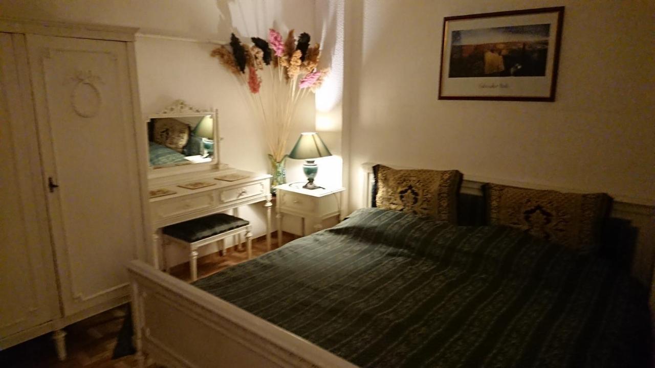 One Bedroom Apartment French Embassy Бухарест Экстерьер фото