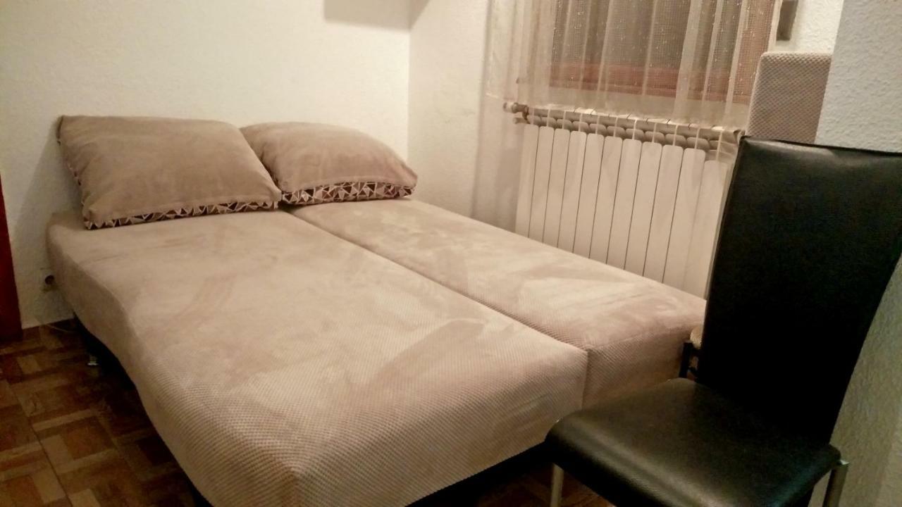 One Bedroom Apartment French Embassy Бухарест Экстерьер фото
